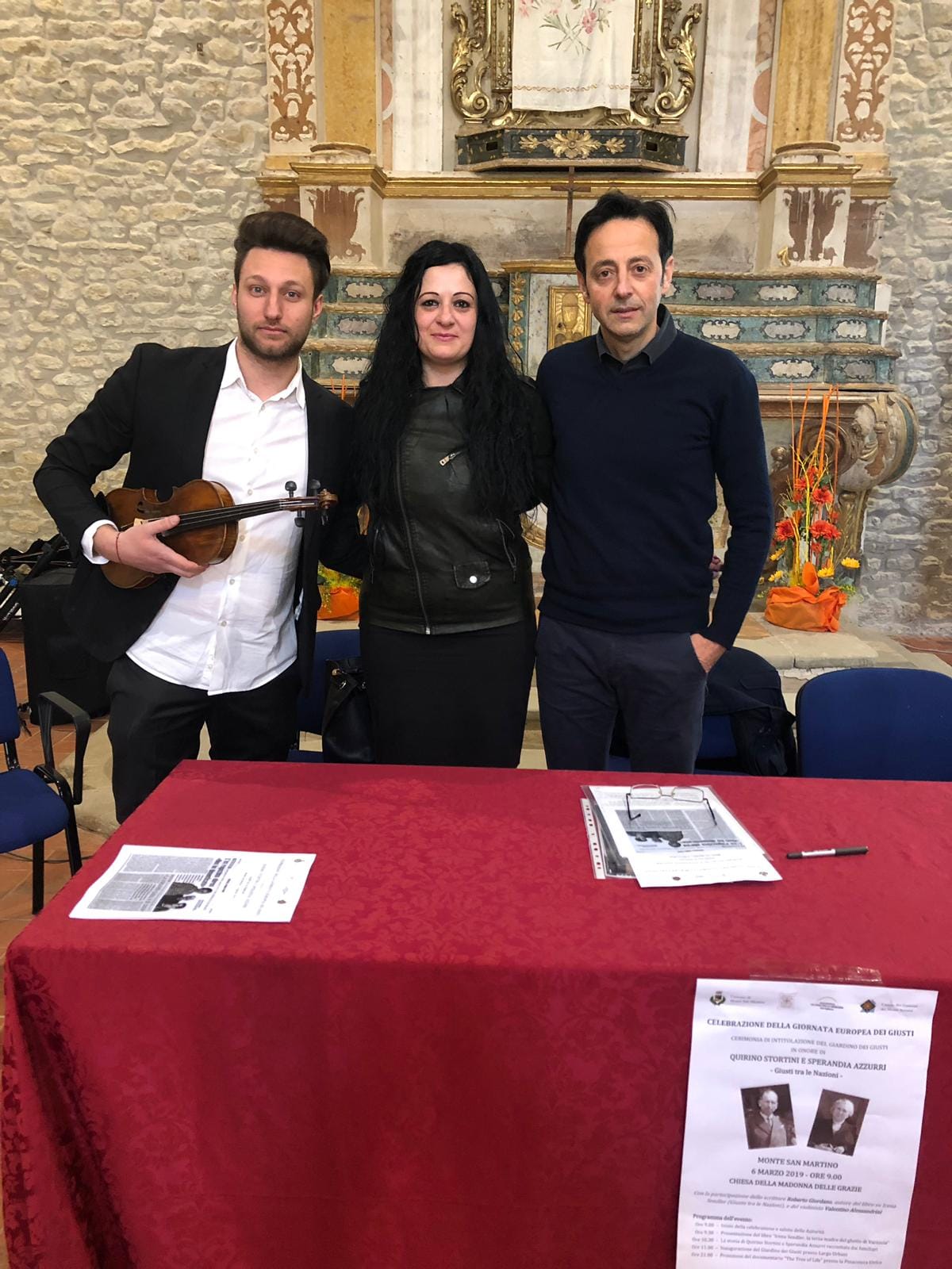 L'autore con Fabiola Anselmi (Presidente della Pro Loco) e Valentino Alessandrini (Musicista)